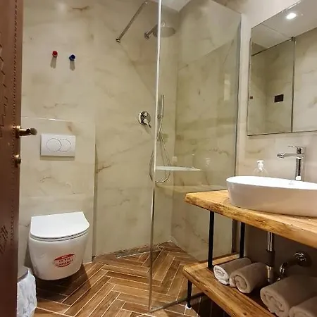 Neokulla - Hikers Hive *