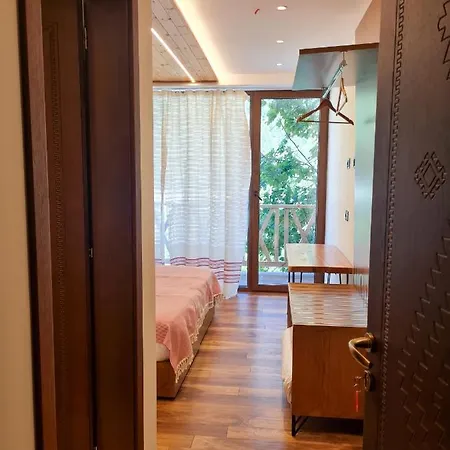 Neokulla - Hikers Hive *