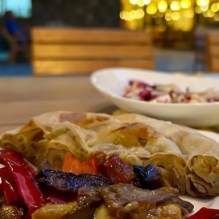 Neokulla - Hikers Hive * فالبني