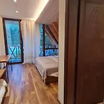 Neokulla - Hikers Hive Hotel